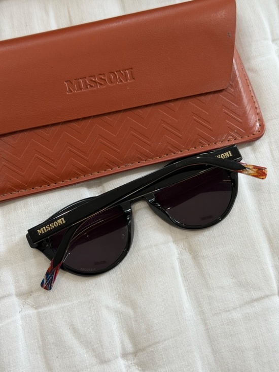 Missoni Classic Women\'s Black Sunnies Sunglasses with Case GUC main image 4